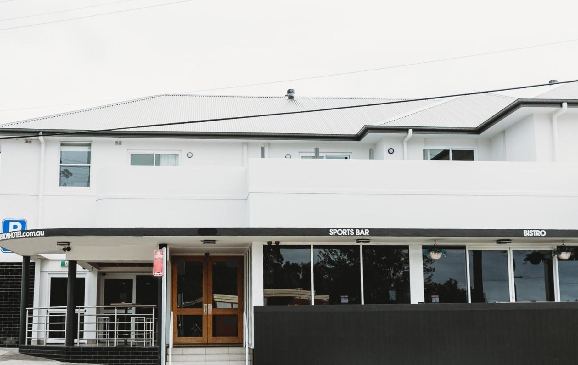 Coniston Hotel Wollongong Bagian luar foto