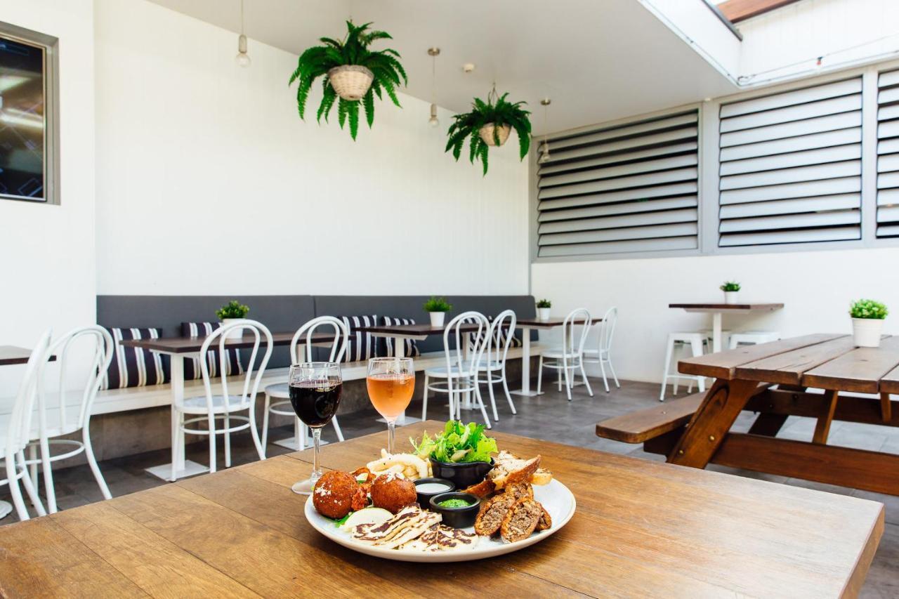 Coniston Hotel Wollongong Bagian luar foto